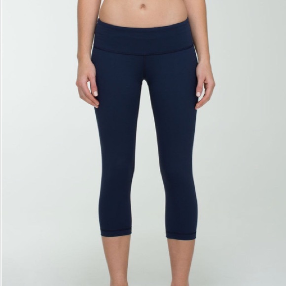 Lululemon Wunder Under Crop - Picture 2 of 8